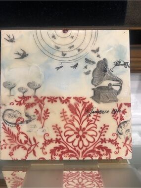 Decorative Red Floral & Vintage Gramophone art piece